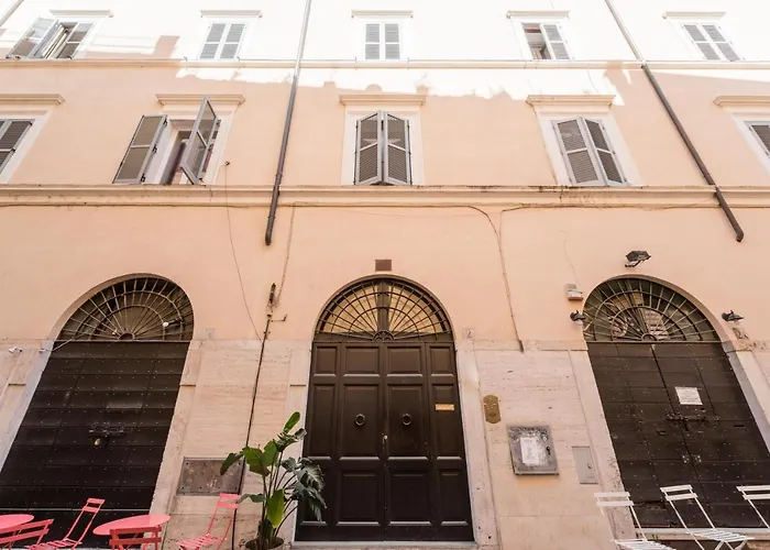 Via Del Teatro Pace
